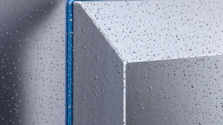 Den blå silikoneforpakning mellem luft/ vandvarmeveksleren og indkapslingen kan let udskiftes. 