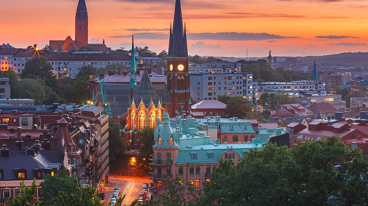 DEST_SWEDEN_GOTENBURG_SUNSET_SKYLINE_GettyImages-1059338702_Universal_Within usage period_96008