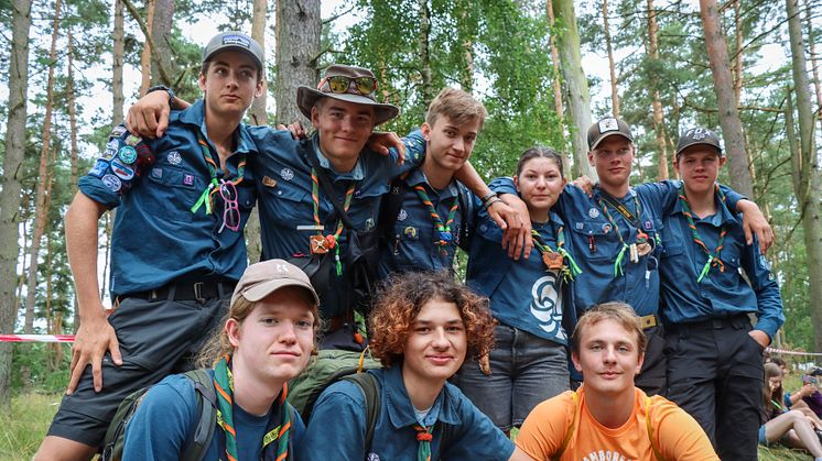 Scouterna från Vallentuna scoutkår har mött många nya människor under Jamboree22. Bland annat genom att erbjuda klippning. "Vi har en frisörsalong där jag klipper folk gratis" säger Pontus Ågren. 