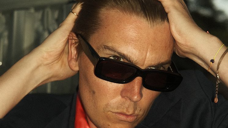 Alex Cameron till Popaganda