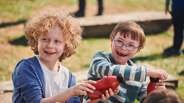 Kinder in Deutschland begegnen dem Thema Inklusion positiv und unvoreingenommen.