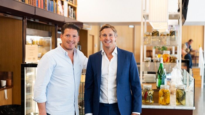 Restaurangentreprenör Pontus Frithiof tillsammans med Anders Nordlöw, VD, Elektroskandia Sverige AB