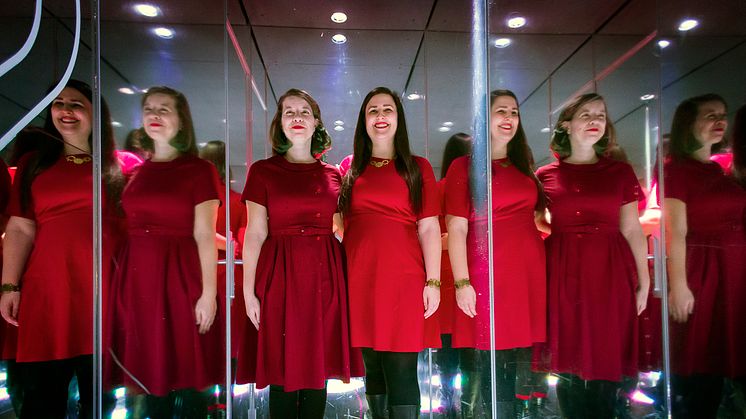 Linda Sandberg och Anna Westerling står bakom nya spelfestivalen Play på Tekniska museet. Foto: Anna Gerdén.