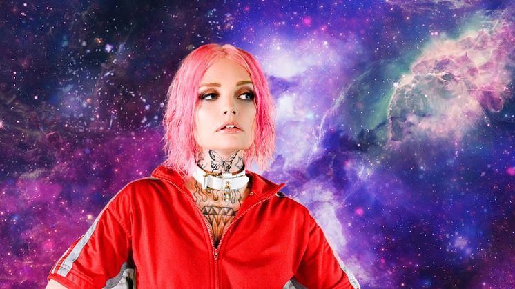 Svensk artist blir första kvinna att premiärspela låt i rymden