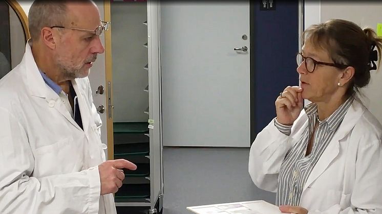 Lars Dahlin som är handkirurg utforskar nya tekniker tillsammans med Elisabet Englund som är neuropatolog vid Klinisk genetik och patologi. Unika bilder gör det lättare förstå, diagnosticera och behandla nervinklämning hos patienter med diabetes.