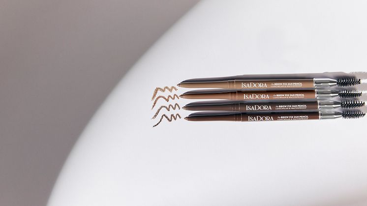 En vannfast skjønnhetshelt som varer hele dagen – Den nye BROW FIX 24H PENCIL 
