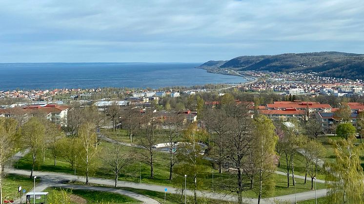 Två lokala bolag som tillsammans avser bygga Sveriges, eller kanske Europas första självförsörjande flerbostadshus.