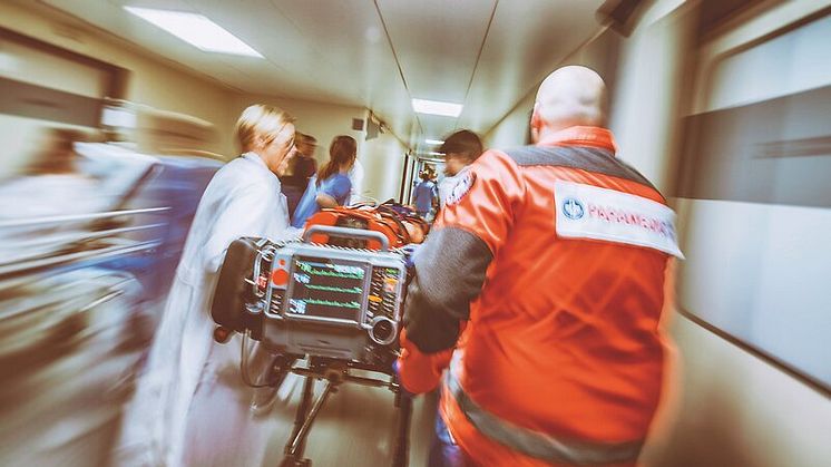 Lebensrettender Zeitgewinn: Bei der Notfallversorgung im Rettungswagen können für die Behandlung wichtige Parameter wie Symptome, Herzfrequenz, Blutdruck und EKG direkt in die Notfallambulanz einer Klinik übermittelt werden.