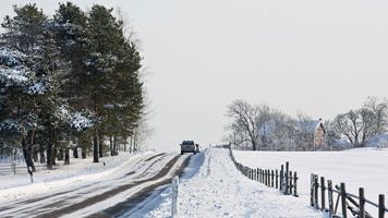 Snö och halt väglag gör det svårt att tömma dina sopkärl