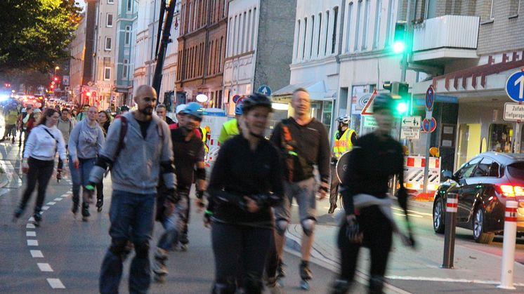 Freie Fahrt für Rollschuhläufer*innen und Skater*innen bei der Kiel-Blade-Night 