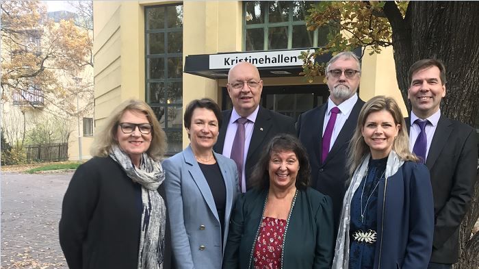 Nya landstingsråden är Lisbeth Mörk-Amnelius (DSP), Birgitta Sacrédeus (KD), Ulf Berg (M), Kerstin Lundh (MP), Bo Brännström (L), Sofia Jarl (C) och Christer Carlsson (M).