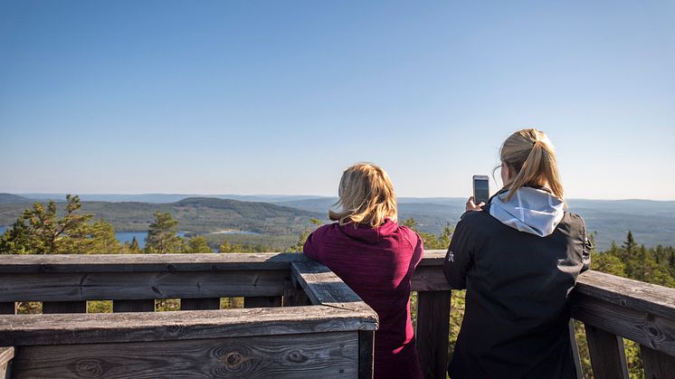 Utsikt från Skinnaråsen i Leksands Kommun. Foto: Visit Dalarna