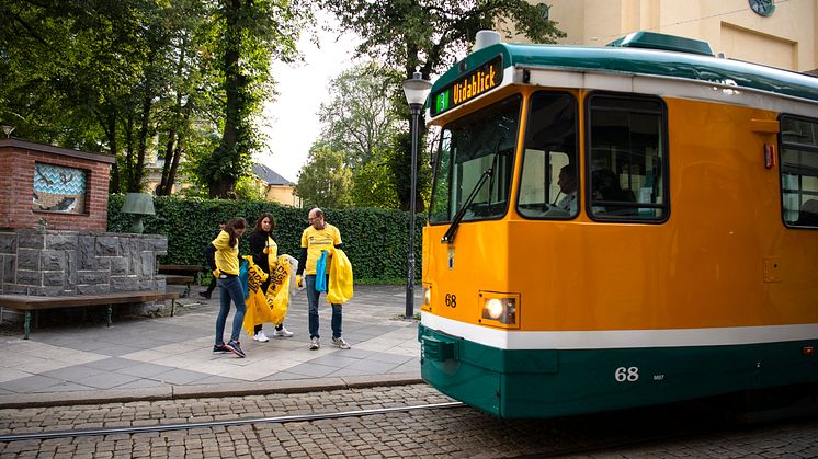 Städa Norrköping vid spårvagn.