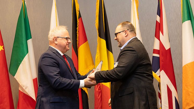 Governor Tim Walz presents the 2022 Governor’s International Trade Award in the Large Company category to Yanmar CE NA president, Tate Johnson. Photo courtesy of the Minnesota Trade Office.