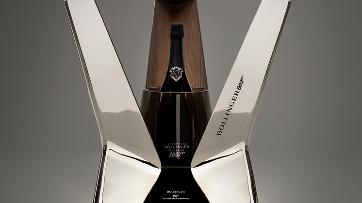 Exklusiv Bondflaska från Champagne Bollinger auktioneras ut på Bukowskis: Bollinger Moonraker Luxury Limited Edition 2007 med utropspris 55 000 kronor