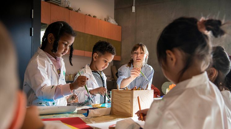 Nitja senter for samtidskunst får støtte til videreføring av prosjektet "Møt en kunstner og lag kunst", hvor barn og unge kan delta på workshops ledet av kunstnere. (Foto: Katrine Lunke)