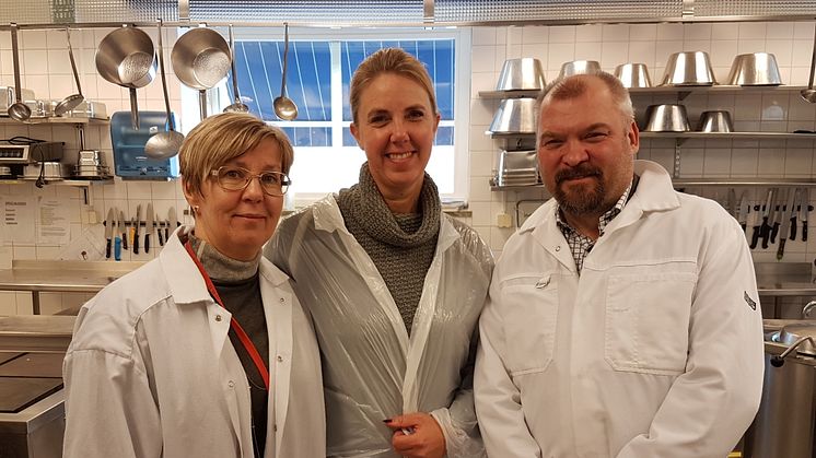 Från vänster i bild Birgitta Jysky, chef för Intern service och kommunikation på Utbildning Nord, Susanne Wallin, Vd Norrbottens handelskammare och Leif Lahti, direktör för Utbildning Nord. 