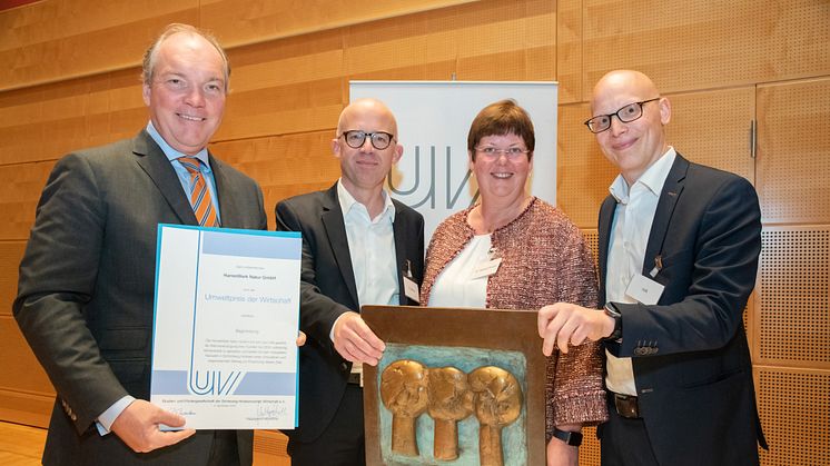 Dr. Philipp Murmann (l., Präsident der Vereinigung der Unternehmensverbände in HH und S-H), Dr. Nikolaus Meyer (technischer Geschäftsführer), Dr. Gerta Gerdes-Stolzke (kaufmännische Geschäftsführerin) und Hendrik Voß (Betriebscenterleiter Oldenburg).