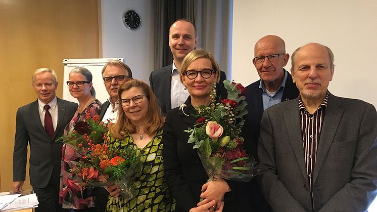 Sydänliiton hallitus 2019. Kuvassa vas. Jyrki Liljeroos, Outi Kurttila, Tuomo Pääkkönen, Päivi Hirsso, Antti Kivelä, puheenjohtaja Paula Risikko, Jaakko Heikkilä ja Matti Ketonen. Kuva Ville Salo.