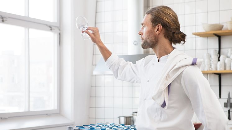 Pristine drinking glasses in a premium restaurant are almost as much a prerequisite as the cuisine served