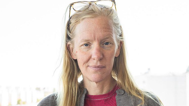 Kristina Alexanderson, ansvarig för Internetstiftelsens skolsatsningar, tilldelas Guldäpplets Jubileumsutmärkelse 2021.