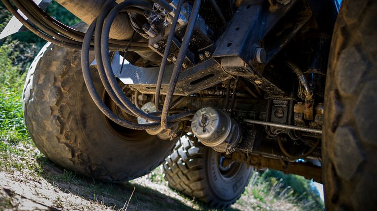 Mit der hydraulischen Antriebsachse AGRO Drive von BPW wühlen sich Anhänger aus eigenem Antrieb aus dem Schlamm. 