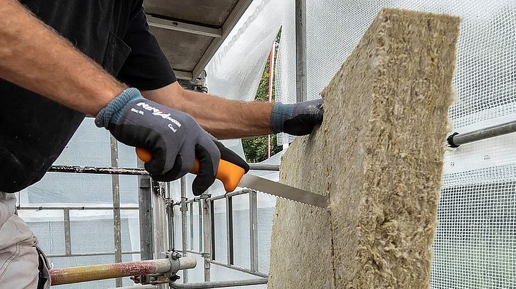 Ambitiøs grøn omstilling halverer klimapåvirkningen fra ROCKWOOL-isolering