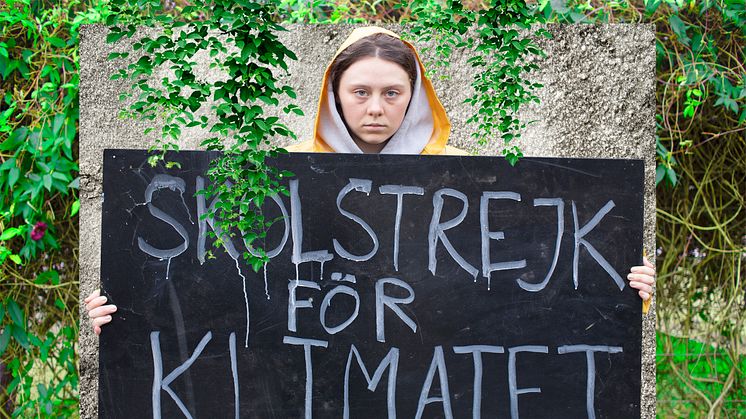 Karla Løkke debuterer i rollen som Clara, der tager ud på en rejse for at blive som sit største idol, Greta Thunberg. Foto: Emil Rostrup