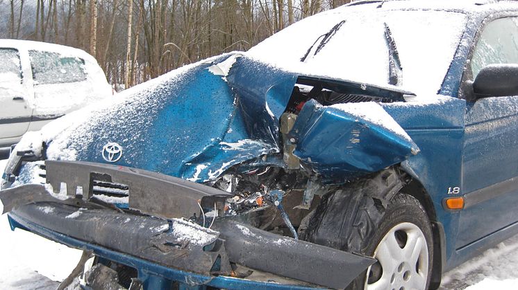 Dagens snøvær har skapt trøbbel for mange. Kjør svært forsiktig eller la bilen stå, er oppfordringen fra Gjensidige. 