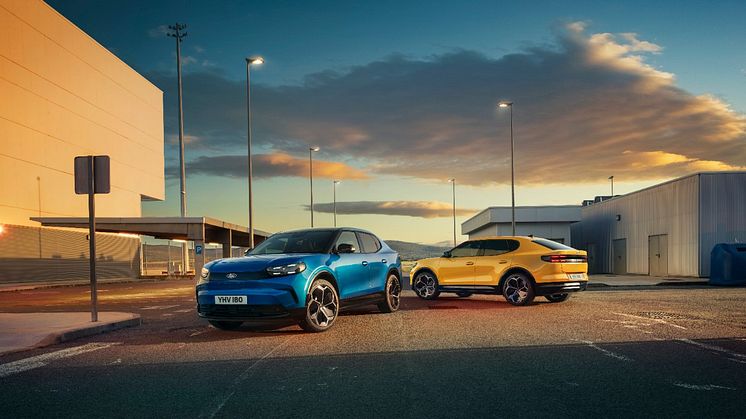 Nya elektriska Ford Capri i de populära färgerna Vivid Yellow och Blue My Mind