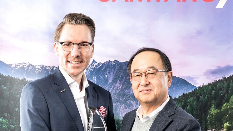 Niclas Walser und Samyang-CEO Choong Hyun Hwang_WRM5010-1_v2