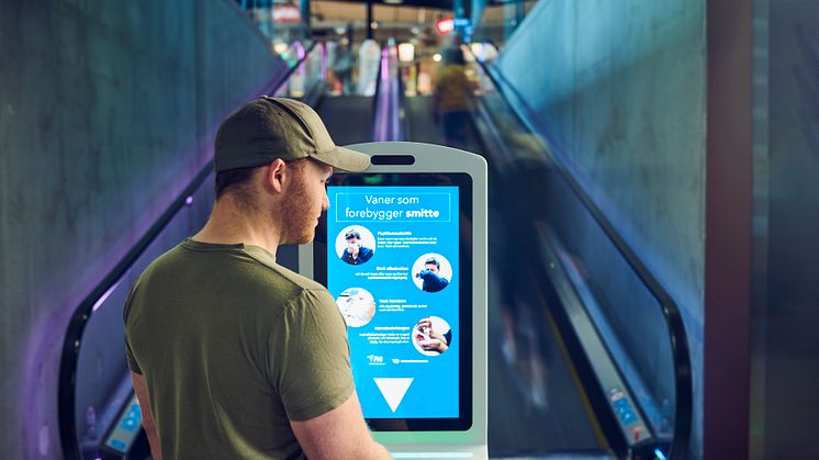 Effektiv håndrens kombinert med digitale informasjonsplakater. Foto: Christian Wangberg / Studio Wangberg