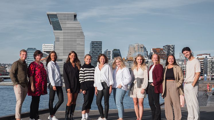 Bred faggruppe ser på forbedringer f.v. : Jonas Østnes, Mona Solvoll, Audrey Delaporte Pedersen, Ida Tabak, Karoline Smådal, Kristin Brimi, Kristiane Aataigen, Carina Elise Godou, Amanda Schjøtt, Olga Stautsberg, Gisle A. Gjevestad Agledahl.