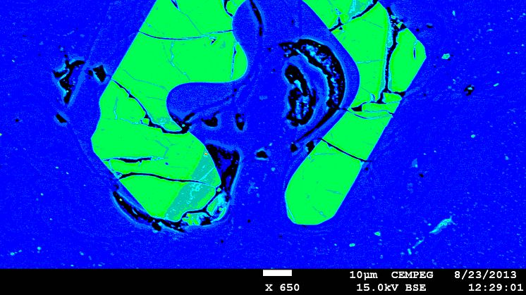 The researchers used several different methods to compare the pitchstones recovered from the two sites (Sgùrr of Eigg and Òigh-sgeir) including isotope geochemistry. Credit: Valentin Troll