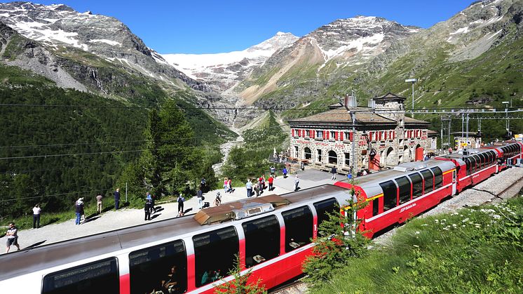 Bernina Express auf der Alp Grüm