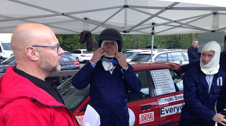 Suzukiåterförsäljarna gör sig redo för racet på rallycrossbanan - flest varv på 100 minuter!