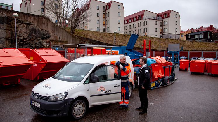 Lars Yngve Eliasson tillsammans med Mattias Carlberg vid Campus Lindholmens mikroterminal