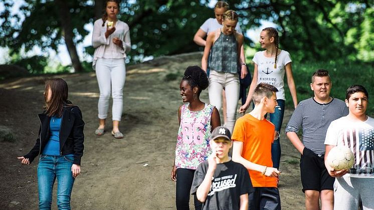 Pressinbjudan: Erlaskolan i Falun springer ”Erlajoggen” runt sjön Tisken.