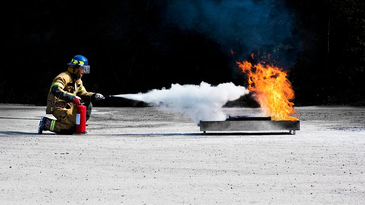 E-læring fra Trainor og slokkeøvelse på en av Firesafes mange lokasjoner, gir effektiv og fleksibel gjennomføring av varme arbeider-sertifiseringen. Foto: Firesafe