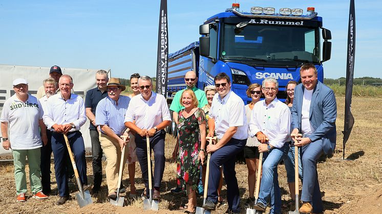 Gemeinsamer Spatenstich für Scania Mannheim/Plankstadt, die künftige Scania Niederlassung in der Brauereistraße im Plankstadter Gewerbegebiet. 