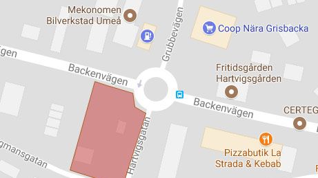 Fastigheten Kattfoten 6 ligger intill cirkulationsplatsen Backenvägen/Hartvigsgatan vid Coop och Mekonomen.