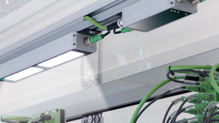 Blændfri LED maskinamatur med integreret glas