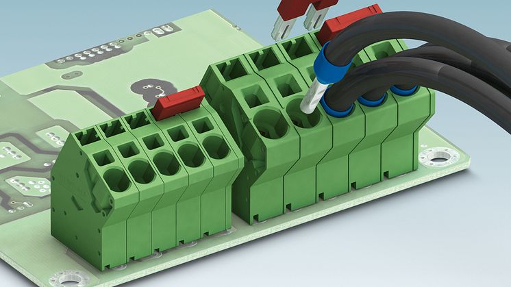 Angled PCB terminal block for power electronics