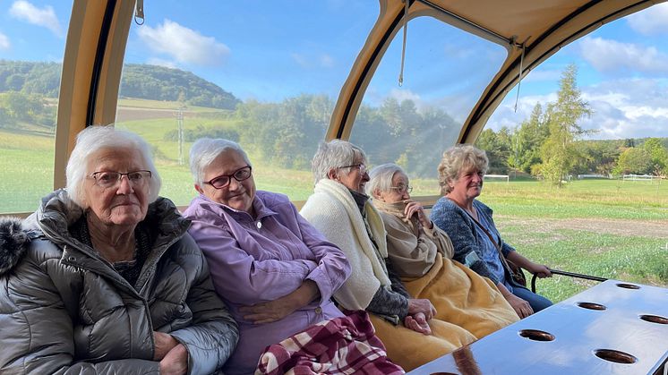 Die Bewohnerinnen Hannelore Nölker, Edith Schmidt, Elfriede Stück und Martha Löffler sowie Mitarbeiterin Elke Döll (von links) (Fotograf: Patrick Otto).