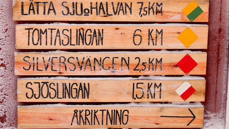 I Harsa finns längdåkning för alla, allt ifrån 1,5 kilometer runt sjön till tuffa mil i skogen