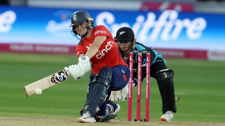 Capsey hits unbeaten 67 as England Women seal IT20 series against New Zealand 