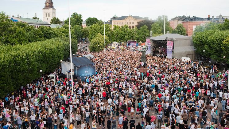 Det blir en musik- och sommarfest när RIX FM Festival kommer till Stora torget i Karlstad.