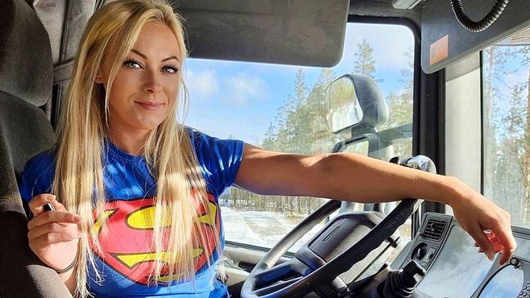 Angelica Larsson, Youtuber och Influencer inom trucking- och maskinindustrin, gästar Trailer Magazines monter under Elmia Lastbil.