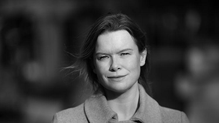 Kari Anne Bye med treffande diktbok om kjærleiken og samlivet etter Tinder-matchen; "Eg bur her no"