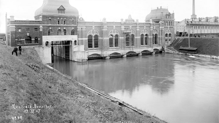 Mit dem Wasserkraftwerk am Lechkanal in Gersthofen beginnt 1901 die LEW-Geschichte, historische Aufnahme von 1907  (Bildnachweis: LEW)